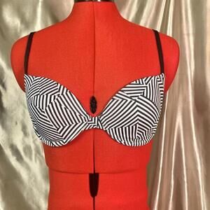 Vintage y2k Pink by Victoria’s Secret bra. Size 34b